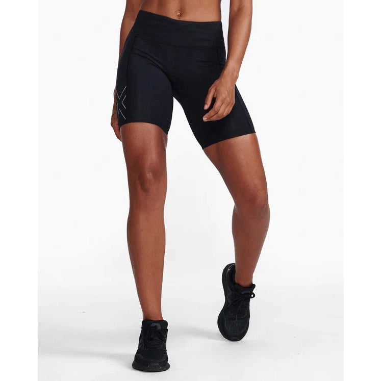 2XU Women's Aero Mid-Rise Compression 6" Shorts Bog Dog Running